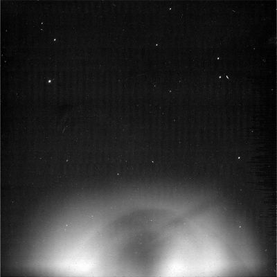 What is this?!? (2)
Un'immagine curiosa, misteriosa ed affascinante: gli strumenti di bordo della Sonda Cassini-Huygens dicono che questa ripresa si riferisce all'Anello "E"; in pratica diremmo che la fotocamera in questione stava riprendendo (come è già accaduto tante volte) lo Spazio di Saturno. Il chiarore rotondeggiante che vediamo in basso non sembra l'alone di luce che l'Anello "E" emana intorno a sè. E allora di che cosa si tratta?
Parole chiave: The E-Ring of Saturn - Controversial