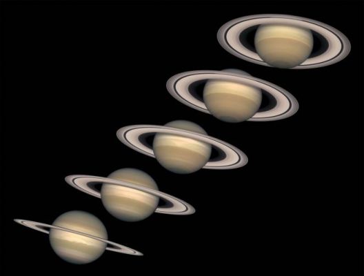 Saturn from Hubble Space Telescope (1996 - 2000)
Caption NASA originale:"...Looming like a giant flying saucer in our outer solar system, Saturn puts on a show as the planet and its magnificent ring system nod majestically over the course of its 29-year journey around the Sun. These Hubble Space Telescope images, captured from 1996 to 2000, show Saturn's rings open up from just past edge-on to nearly fully open as it moves from autumn towards winter in its Northern Hemisphere..."
Parole chiave: Saturn