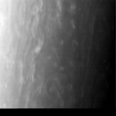White ice-clouds on Saturn's upper atmosphere (3)
Original caption:"N00047655.jpg was taken on January 02, 2006 and received on Earth January 03, 2006. The camera was pointing toward Saturn that, at the time, was approximately 2.732.667 Km away, and the image was taken using the CL1 and CL2 filters. This image has not been validated or calibrated".
Parole chiave: Saturn - Atmosphere - upper layers