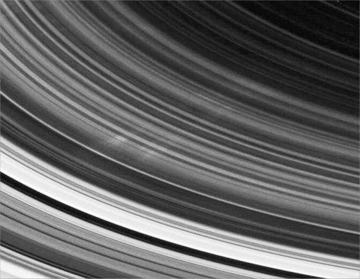 Spokes (1)
After much anticipation, Cassini has finally spotted the elusive "spokes" in Saturn's Rings. 
"Spokes" are the ghostly Radial Markings discovered in the Rings by NASA's Voyager spacecraft 25 years ago. Since that time, Spokes had been seen in images taken by NASA's Hubble Space Telescope but had not, until now, been seen by Cassini. 
These three images, taken over a span of 27', show a few faint, narrow Spokes in the outer B-Ring. The Spokes are about 3500 Km (2200 miles) long and about 100 Km wide (60 miles). The motion of the Spokes here is from left to right. 
They are seen just prior to disappearing into the Planet's shadow on the Rings. 


Parole chiave: Saturn's Rings - Spokes