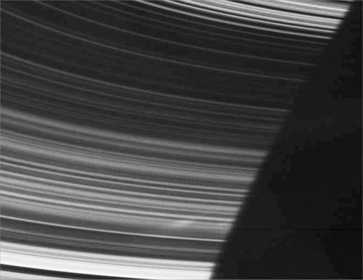 Spokes (3)
Imaging team members will be studying the new Spoke images and will maintain their vigil for additional Spoke sightings. 
These images were taken using the clear filters on Cassini's Wide-Angle Camera on Sept. 5, 2005, at a mean distance of 318.000 Km (198.000 miles) from Saturn. The radial scale on the Rings (the image scale at the center of each image) is about 17 Km (about 11 miles) per pixel. 


Parole chiave: Saturn's Rings - Spokes