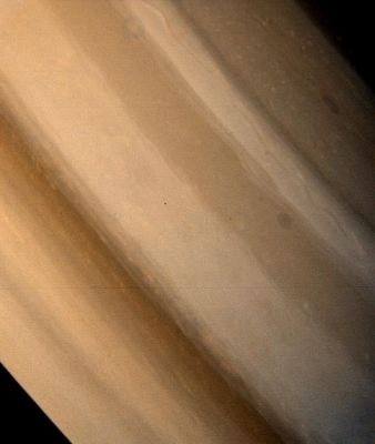 Saturn's Clouds from Voyager 1
Caption NASA originale:"Two brown ovals, at right, some 10,000 kilometers (6,000 miles) across, were found at approximately 40` and 60` latitude in Saturn's northern hemisphere by Voyager l. The photo was taken on November 7, 1980, from a range of 7.500.000 Km. The polar oval (upper right) has a structure similar to the Saturn red spot located in the southern polar latitudes". 
Parole chiave: Saturn