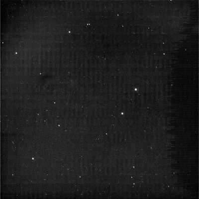The Sky of Saturn
Il cielo di Saturno, visto da Cassini/Huygens. Queste immagini, purtroppo, non vengono molto pubblicizzate, nè dalla NASA nè da altri organi di informazione (scientifica o meramente divulgativa). Il motivo è abbastanza chiaro: frame come questo - si dice - non mostrano "nulla di particolare", se non qualche stella e qualche satellite di Saturno. Secondo noi, frame come questo possiedono una grandissima magia ed un enorme fascino: lo Spazio visto DALLO Spazio! Qualcuno ha detto che "...Se non c'è bellezza, non ci può essere curiosità; e se non c'è curiosità, non ci può essere scienza alcuna...".
Noi siamo d'accordo.
Parole chiave: Saturn's Sky