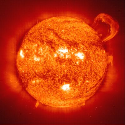Loops over the Sun
Caption originale:"How can gas float above the Sun? Twisted magnetic fields arching from the Solar Surface can trap ionized gas, suspending it in huge looping structures. These majestic plasma arches are seen as prominences above the Solar Limb. In September 1999, this dramatic and detailed image was recorded by the EIT experiment on board the space-based SOHO observatory in the light emitted by ionized Helium. It shows hot plasma escaping into space as a fiery prominence breaks free from magnetic confinement a hundred thousand kilometers above the Sun. These awesome events bear watching as they can affect communications and power systems over 100 MKM away on Planet Earth".
Parole chiave: The Sun from SOHO