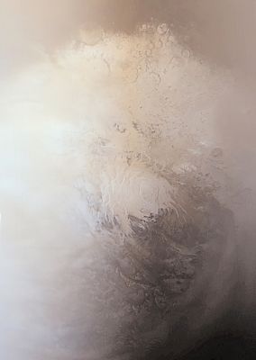 The South Pole of Mars (Natural Colors; credits: NASA/MGS/MSSS)
Caption NASA:"During Spring, the Ice Cap - predominantly formed by layers of frozen carbon dioxide (dry ice) plus some water ice - begins to shrink as the ices change directly from solid to gas (cosiddetta "sublimazione"). Hazy clouds of ice crystals and fog extend across the bottom of the picture and a darker, more defrosted area, is visible at the upper right, near the Red Planet's night side". 
Parole chiave: Mars from orbit
