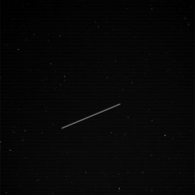 A new "Streak" in the Sky of Saturn (original NASA image)
Caption NASA:"W00026015.jpg was taken on March 06, 2007 and received on Earth March 07, 2007. The camera was pointing toward Saturn-Rings that, at the time, were approx. 808.714 Km away.
The image was taken using the CL1 and VIO filters and has not been validated or calibrated".

Nota: volevamo commentare, ma...è fiato sprecato. Qualunque ipotesi facessimo, dalla più logica e razionale (tipo: "è una luna di Saturno che è venuta "mossa), alla più esotica (tipo: dato che le stelle sullo sfondo sono - quasi - puntiformi, si può dedurre che lo Streak rapprsenta un oggetto luminoso che SI STAVA MUOVENDO MOLTO RAPIDAMENTE rispetto a Cassini), sarebbero comunque ipotesi inutili, in quanto non sostanziabili.

Dunque...decidete Voi che cosa Vi piace immaginare di più!
Parole chiave: Controversial Frame