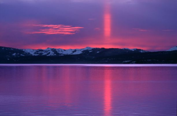 Sun Pillar from Lake Tahoe - Nevada State Park (USA)
Caption originale NASA: "Sometimes the unknown is beautiful. In 2000 February near Lake Tahoe, Nevada, two amateur photographers noticed an unusual red column of light rise mysteriously from a setting sun. During the next few minutes, they were able to capture the pillar and a photogenic sunset on film. Pictured above, the red column is seen above a serene Lake Tahoe and snow-capped mountains across from Lake Tahoe-Nevada State Park. The mysterious column, they learned later, is a Sun Pillar, a phenomenon where sunlight reflects off of distant falling ice crystals".
Parole chiave: The Sun from Earth - Sun Pillars