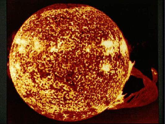 A Sunflare from the Skylab
Un'immagine d'epoca: l'anno è il 1973 e dallo Skylab (allora conosciuto come "Il Laboratorio Spaziale") ci arriva l'immagine di una "fiaccola" o, se preferite, di un "Solar Flare".
Parole chiave: Sunflares