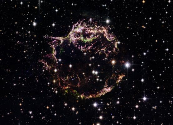 Supernova Remnant "Cassiopeia A"
"...Spesso preghiamo Dio non perchè abbiamo reale Fede e fiducia nel Suo soccorso, ma solo perchè abbiamo il timore che, non facendolo, le nostre temporanee disavventure o disgrazie potrebbero trasformarsi in definitive tragedie..."

P.C. Floegers - "Conversations"
Parole chiave: Hubble Images - Supernovae