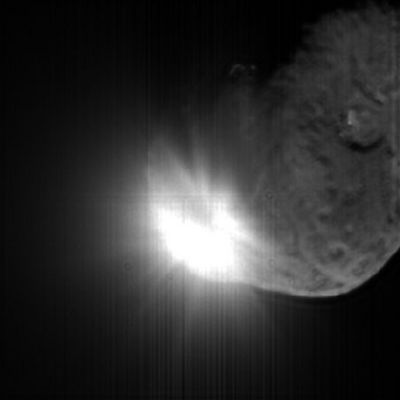 Deep-impact...13 seconds after collision!
Caption NASA originale:"This image shows the initial ejecta that resulted when NASA's Deep Impact probe collided with comet Tempel-1 at 10:52 p.m. Pacific Time, July 3 (1:52 a.m. Eastern time, July 4). It was taken by the spacecraft's high-resolution camera 13 seconds after impact. The image has been digitally processed to better show the comet's nucleus".
Parole chiave: Comet Tempel-1