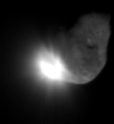 Deep-impact...16 seconds after collision!
Caption NASA originale:"This image shows the initial ejecta that resulted when NASA's Deep Impact probe collided with comet Tempel-1 at 10:52 p.m. Pacific time, July 3 (1:52 a.m. Eastern time, July 4) . It was taken by the spacecraft's medium-resolution camera 16 seconds after impact".
Parole chiave: Comet Tempel-1