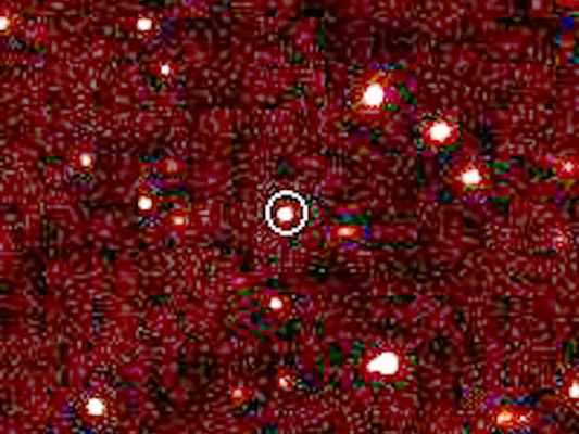 The 10th Planet? (2)
Perchè escludere a priori, come fa la NASA, che il Decimo Pianeta abbia una superficie TOTALMENTE RIFLETTENTE?
Scusateci la provocazione, ma sarebbe sufficiente ipotizzare - per assurdo, se volete - che questo ipotetico Decimo Pianeta sia: 
1) una sfera costituita prevalentemente di ghiaccio (un'eventualità tutt'altro che remota); 
2) un corpo capace di emanare luce propria (una piccola stella?); 
3) una sfera metallica (ossìa, per esempio, una gigantesca astronave che si trova "parcheggiata" ai confini del Sistema Solare).

Stupidaggini "Cosmiche"? Fantascienza di basso livello? Forse. 
Ma se ci pensate (e se conoscete almeno un poco la storia del Sistema Solare e delle meccaniche - per lo più teoriche - che ci hanno permesso di stimarne le dimensioni complessive), l'ipotesi più improbabile (molto in voga negli anni '60/'70 ma poi ritenuta inverosimile ed abbandonata) è proprio quella che immagina il Decimo Pianeta come un corpo roccioso di dimensioni medio-grandi! 
Parole chiave: From Earth Images - Samuel Oschin and Palomar Telescopes