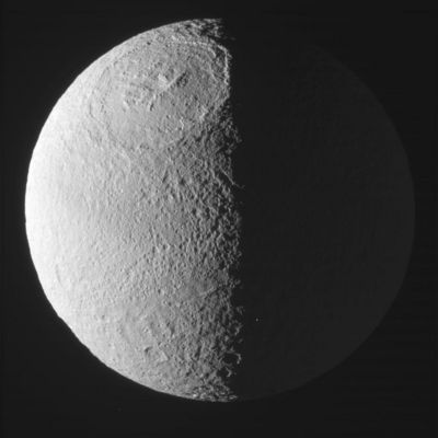 Tethys' "Eye"!
Original caption:"N00047239.jpg was taken on December 24, 2005 and received on Earth December 25, 2005. The camera was pointing toward TETHYS that, at the time, was approximately 196.167 kilometers away, and the image was taken using the CL1 and GRN filters".
Parole chiave: Saturn's Moons - Tethys