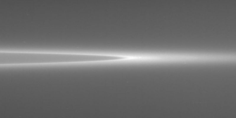 The "sharp" G-Ring
This contrast-enhanced view of Saturn's faint G-Ring shows its extremely sharp inner edge and more diffuse outer boundary. Using its large high-gain antenna as a shield, the Cassini spacecraft flew through the Region interior to the G-Ring during insertion into Saturn orbit. The spacecraft was struck many times by the fine icy particles that populate the Region between the F and G Rings.

The image was taken in visible light with the Cassini spacecraft narrow-angle camera on Jan. 19, 2006, at a distance of approx. 1,2 MKM (such as about 700.000 miles) from Saturn. The image scale is about 7 Km (approx. 4 miles) per pixel.
Parole chiave: Saturn's Rings