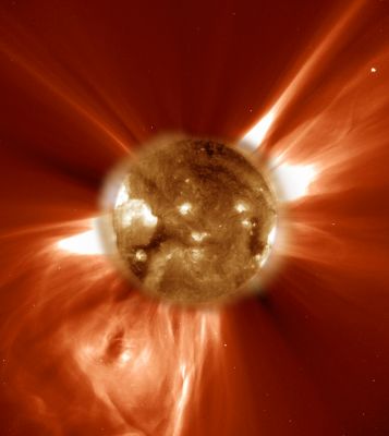 Coronal Mass Ejection
Caption NASA originale:"What's happening to our Sun? Another Coronal Mass Ejection (CME)! 
The Sun-orbiting SOHO spacecraft has imaged many erupting filaments lifting off the active solar surface and blasting enormous bubbles of magnetic plasma into space. Direct light from the sun is blocked in the inner part of the above image, taken in 2002, and replaced by a simultaneous image of the Sun in ultraviolet light. 
The field of view extends over 2 MKM from the Solar Surface. While hints of these explosive events, called Coronal Mass Ejections or CMEs, were discovered by spacecraft in the early 70s, this dramatic image is part of a detailed record of this CME's development from the presently operating SOHO spacecraft. 
Near the minimum of the Solar Activity Cycle CMEs occur about once a week, but near solar maximum rates of two or more per day are typical. Strong CMEs may profoundly influence space weather. Those directed toward our Planet can have serious effects". 
Parole chiave: The Sun from Space