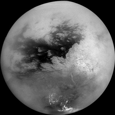 Titan (full disk, no haze) from 300.000 up to 650.000 Km
The images that comprise the mosaic have been processed to reduce the effects of the atmosphere and to sharpen surface features. The mosaic has been trimmed to show only the illuminated surface and not the atmosphere above the edge of the moon. Pixel scales of the composite images vary from 2 to 4 Km per pixel. Surface features are best seen near the center of the disc, where the spacecraft is looking directly downwards; the contrast becomes progressively lower and surface features become fuzzier toward the outside, where the spacecraft is peering through haze, which washes out surface features. The brighter region on the right side and equatorial region is named Xanadu. Scientists are debating what processes may have created the bizarre surface brightness patterns seen here. The images hint at a young surface with no obvious craters. The exact nature of that activity, whether tectonic, wind-blown, fluvial, marine or volcanic is still unknown.
Parole chiave: Saturn's Moons - Titan