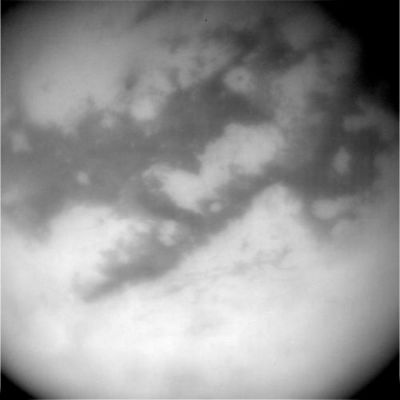 Titan during Fly-By n. 9 (Original NASA/JPL/SSI RAW b/w Frame)
Original caption:"This image was taken on December 26, 2005 and received on Earth December 27, 2005. The camera was pointing toward TITAN that, at the time, was approximately 57.509 Km (about 35.734 miles) away.
This image was taken using the CB3 and CL2 filters and has not been validated or calibrated".
Parole chiave: Saturn's Moons - Titan
