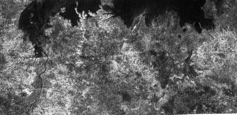 Titanian Northern Lakes (3)
Caption NASA originale:"Using its radar system, the Cassini spacecraft has imaged new lakes on Titan. 
The large dark patch seen on this image, at high latitudes surrounding Titan's North Pole, is most likely a hydrocarbon lake. Several dark channels can be seen; the longest one at the left meanders over almost 100 Km (about 62 miles), and appears to drain into the lake. Some dark channels are remarkably straight, suggesting possible faulting in the subsurface. The bright landforms jutting into the lake indicate that old, eroded landforms may have flooded. 

This radar image was acquired by the Cassini radar instrument in synthetic aperture mode on Oct. 9, 2006. The image is centered near 73° North Latitude and 343° West Longitude; it measures about 300 by 140 Km (such as about 190 by 90 miles). Smallest details in this image are about 500 mt (approx. 1.640 feet) across".
Parole chiave: Saturn's Moons - Titan