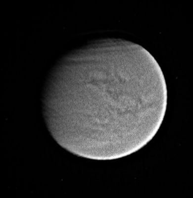 Titan (almost) naked, from 2,5 MKM
Caption NASA originale:"Titan's surface and atmospheric features are shown here in this processed, visible-light image taken by Cassini. Cassini's visible-light spectral filter is sensitive to a broad range of light, from ultraviolet to near-infrared. Imaging scientists normally use a narrow-band filter centered at 938 nanometers to look at Titan's surface and cloud features. Most images of Titan taken between flybys are in visible light and are used to navigate the spacecraft. Views like these demonstrate that the surface, as well atmospheric features (such as the haze banding seen near the northern limb of Titan), can indeed be seen through this filter. Although the clear filter is not the best way to view the surface, this observation demonstrates that with sufficient processing, this filter can be used to keep track of cloud features during periods between flybys in order to provide a better understanding of the evolution of Titan's atmosphere as the moon nears spring in the northern hemisphere".
Parole chiave: Saturn's Moons - Titan