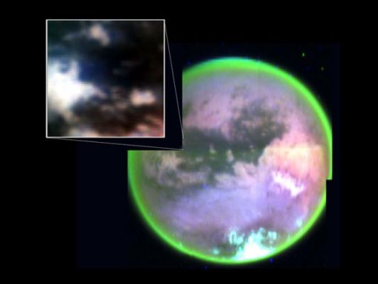 Titan (false colors) + the Huygens' probe landing site
Caption NASA originale:"This image taken by Cassini's visual and infrared mapping spectrometer clearly shows surface features on Titan. It is a composite of false-color images taken at three infrared wavelengths: 2 microns (blue); 2.7 microns (red); and 5 microns (green). A methane cloud can be seen at the south pole (top of image). This picture was obtained as Cassini flew by Titan at altitudes ranging from 100.000 to 140.000 Km (88.000 to 63.000 miles), less than two hours before the spacecraft's closest approach. The inset picture shows the landing site of Cassini's piggybacked Huygens probe".
Parole chiave: Saturn's Moons - Titan