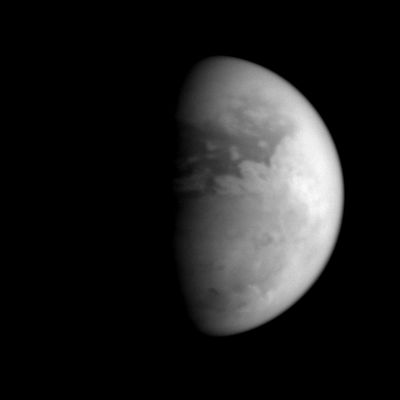 Titan's Terminator...from about 1,3 MKM
Titan's equatorial latitudes are distinctly different in character from its South Polar Region, as this image shows. The dark terrain, presumably lowland, seen here does not extend much farther south than about 30° South. The successful Huygens probe landed in such a Region. The Huygens probe is rotating into the light here, seeing the dawn of a new day. The bright region toward the right side of Titan's disk is Xanadu. This area is thought to consist of upland terrain that is relatively uncontaminated by the dark material that fills the lowland regions. 
Near the South Pole, and just eastward of the terminator, is the dark feature identified by imaging scientists as the best candidate (so far) for a past or present hydrocarbon lake on Titan (see PIA06241). Farther east of the lake-like feature, bright clouds arc around the Pole. These clouds occupy a latitude range that is consistent with previously-seen convective cloud activity on Titan. The phase angle is 60° while the image scale is 7 Km per pixel.
Parole chiave: Saturn's Moons - Titan