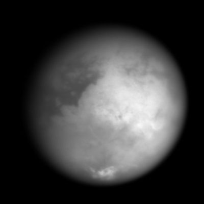Xanadu Region
This image taken on Oct. 24, 2004, reveals Titan's bright "continent-sized" terrain known as Xanadu. It was acquired with the narrow angle camera on Cassini's imaging science subsystem through a spectral filter centered at 938 nnmts, a wavelength region at which Titan's surface can be most easily detected. The surface is seen at a higher contrast than in previously released imaging science subsystem images due to a lower phase angle (Sun-Titan-Cassini angle), which minimizes scattering by the haze. 
The image shows details about 10 times smaller than those seen from Earth. Surface materials with different brightness properties (or albedos) rather than topographic shading are highlighted. The image has been calibrated and slightly enhanced for contrast. It will be further processed to reduce atmospheric blurring and to optimize mapping of surface features. The origin and geography of Xanadu remain mysteries at this range. Bright features near the South Pole (bottom) are clouds.
Parole chiave: Saturn's Moons - Titan