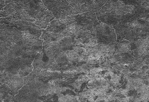 Cold Rivers
Caption NASA originale:"A network of river channels is located atop Xanadu, the continent-sized Region on Saturn's moon Titan. 
This radar image was captured by the Cassini Radar Mapper on April 30, 2006. 
These winding, meandering river channels start from the top of the image and run like a fork in the road, splitting to the right and left of the image. At Titan's chilly conditions, streams of methane and/or ethane might flow across parts of the Region. 

The picture is roughly 230 Km (about 143 miles) wide by 340 Km (such as approx. 211 miles) long, and shows features as small as about 500 mt (approx. 1640 feet)".
Parole chiave: Saturn's Moons - Titan