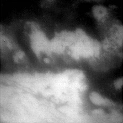 The "bright light" is gone
Frame immediatamente successivo a quello che evidenziava un luce bianca e brillante (8 pixels) negli strati superiori dell'atmosfera di Titano: ora tutto appare "normale". Si trattava dunque di un photoartifact o di un oggetto reale?

Caption originale:"W00013655.jpg was taken on February 27, 2006 and received on Earth February 27, 2006. The camera was pointing toward TITAN at approximately 32.110 Km away, and the image was taken using the CB3 and CL2 filters. This image has not been validated or calibrated".
Parole chiave: Saturn's Moons - Titan