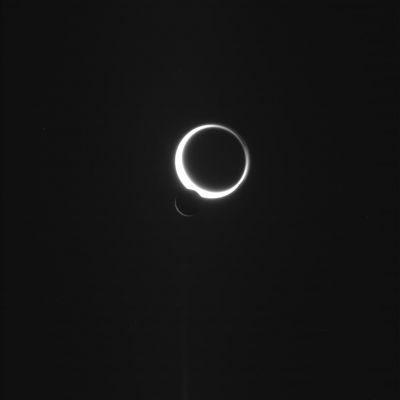 Obscuring the Sun...
Caption originale:"N00062458.jpg was taken on June 11, 2006 and received on Earth June 12, 2006. The camera was pointing toward Rhea that, at the time, was approximately 3.617.336 Km away.
The image was taken using the CL1 and CL2 filters".
Parole chiave: Saturn's Moons - Titan and Rhea