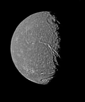 Titania from Voyager 2 (2)
nessun commento
Parole chiave: Uranus Moons