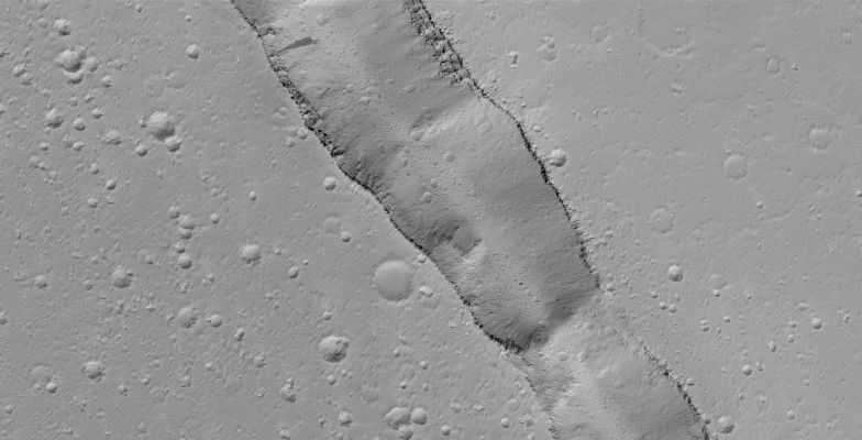 Deep Trough in Labeatis Fossae (Original NASA-MGS-MSSS b/w Frame) 
Caption NASA originale:"This MGS-MOC image shows a portion of a trough cutting across a dust-covered plain in the Labeatis Fossae Region of Mars. Boulders derived from the layered exposures near the top of the trough walls are resting on the floor, and in some locations, the sloping sidewalls of the dusty trough".

Location near: 22,1° North; 94,5° West
Image width: ~3 Km (~1,9 mi)  
Illumination from: lower left  
Season: Northern Spring
Parole chiave: Mars from orbit - Troughs - Labeatis Fossae Region