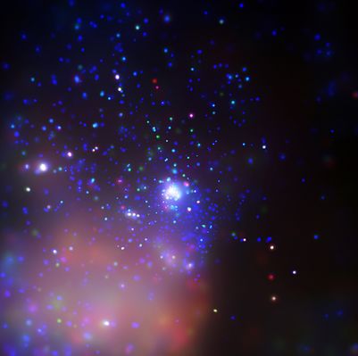 Trumpler 14 Star Cluster (X-ray vision)
"Non riesco a capire quell'affannarsi, ipocrita e ferocemente dannoso, di alcuni individui i quali - ovviamente per meri motivi personali o per semplice faziosità politica - rifiutano di vedere la natura di alcuni uomini come una natura crudele e malvagia.
E così, questa sorta di ottusa e falsa 'comprensione', anzichè eliminare il male, finisce con alimentarlo: si cerca, ipocritamente, di spegnere il fuoco distruttivo della malvagità e dell'ignoranza, gettando secchiate di inutili parole e di sterili "buone intenzioni".

Certo, alcuni potranno pensare che, se quello che penso fosse vero, sarebbe altresì vero che le radici di ciò che chiamiamo "perdono" e "salvezza" sono ormai irrimediabilmente secche...E forse è davvero così; o forse c'è ancora spazio per la comprensione: è difficile dirlo. 

Solo una cosa è certa: ripagare il male con il male - sebbene possa sembrare terribile - è comunque un'azione meno tragica e funesta del fingere di perdonare l'imperdonabile".

P.C. Floegers - "Conversations"
Parole chiave: From Space Images