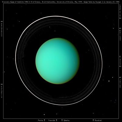 Uranus from Voyager 2
La più accreditata parla di "frammenti di ghiaccio" frammisti a roccia. Anelli sottili e scuri che, probabilmente, sono il ricordo di una qualche catastrofe planetaria avvenuta in epoche remote. 
Una "stranezza", se così si può dire, di Urano attiene il suo asse di rotazione il quale è enormemente inclinato (qualche Scienziato usa dire scherzosamente, infatti, che Urano NON orbita intorno al Sole: Urano si limita a ROTOLARE nello Spazio...) e, talvolta, punta direttamente verso il Sole.
Parole chiave: Uranus