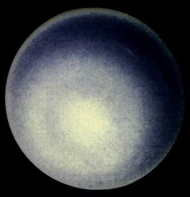 Haze in the upper atmosphere of Uranus
Caption NASA originale:"This is a computer enhancement of a Voyager 2 image, that emphasizes the high-level haze in Uranus' upper atmosphere. Notice how the clouds are obscured by the overlying atmosphere".
Parole chiave: Uranus
