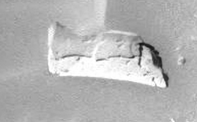 Coated stone: natural or artificial? (3)
Allora? La "pietra ricoperta" è - innanzitutto - una "pietra"? O è solo un guscio, come dice il Dr Feltri?
E' "Naturale" o "Artificiale"?
Che cosa stiamo guardando?!?
Parole chiave: Mars rocks, sand and debris - Controversial