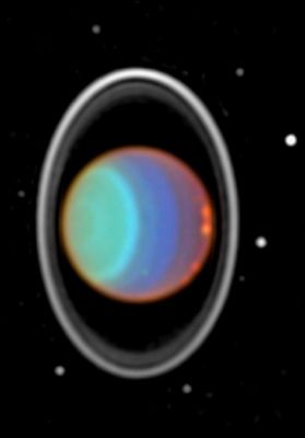 Uranus, from HST (Clouds, Rings & Moons - False Colors; credits: NASA)
La causa di un simile evento rimane tuttora sconosciuta anche se molti Studiosi pensano che questa abnorme inclinazione dell'asse di rotazione del Pianeta (guardate questa immagine per renderVi conto di che cosa intendiamo) sia anch'essa - al pari del sistema di anelli - il "ricordo" di un impatto cosmico con un altro (grande!) corpo celeste, avvenuto qualche centinaio di milioni di anni fa. 
Se sottoposto ad un'osservazione visuale diretta Urano, come già accennavamo in precedenza, si mostra come un disco grigiastro, assolutamente privo di caratteristiche superficiali. 
Parole chiave: Uranus