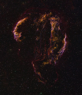 The Veil Nebula
"...Ma la Cina, di analfabeti, ne ha 300 milioni: che però si accontentano di 30 euro mensili per fare i braccianti e i cavatori. 
Perché mai, quindi, i nostri analfabeti dovrebbero reclamare salari migliori?

In Italia, poi, i posti ben pagati per analfabeti sono già tutti occupati: da Deputati, Eurodeputati, Magistrati e Consulenti Regionali.

(l'Italia è) Un Paese che perde quote di mercato e intanto è schiacciato dalle tariffe più alte del mondo per elettricità, energia, telefoni; strangolato dalla burocrazia più principesca del pianeta, da Presidenti di ASL con salario fra i 150 e i 300mila euro annui (un salario pari a quello del Presidente degli Stati Uniti, per capirci)..."

Maurizio Blondet
Parole chiave: From Earth Images - Amatorial pictures