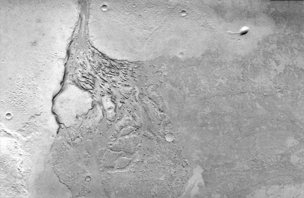 The "End" of Lethe Vallis (Original NASA/JPL/ASU b/w Frame)
Image information: VIS instrument;
Latitude: 4,8° North;
Longitude: 156,1° East;
Resolution: 18 meter/pixel.
Parole chiave: Mars from orbit - Channels - Lethe Vallis