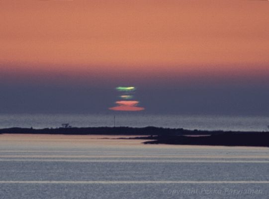 Another "green flash" from the Sun (Finland)
The same phoenomenon represented by the previous picture.
Parole chiave: The Sun from Earth