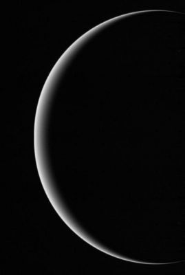 Farewell Uranus... (1)
Caption NASA originale:"This image shows a crescent Uranus, a view that Earthlings never witnessed until Voyager 2 flew near and then beyond Uranus on January 24, 1986. The hazy blue-green atmosphere probably extends to a depth of around 5.400 miles, where it rests above what is believed to be an icy or liquid mixture (an 'ocean') of water, ammonia, methane and other volatiles, which in turn surrounds a rocky core, perhaps a little smaller than Earth". 

Parole chiave: Uranus