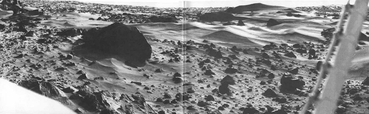 The South-western horizon of Viking 1 (1)
Caption NASA originale:"These are three views looking toward the South-West horizon at different times of day: early morning (1), early afternoon (2) and late afternoon (3). Different lighting accentuates different detail in both nearfield and farfield. Of special significance is the symmetrical skyline ridge revealed in all 3 pictures". 
Parole chiave: Martian Horizon