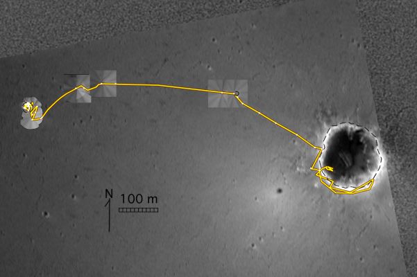 Opportunity's complete "Traverse Map" up to Sol 205
Mappa aggiornata al Sol 205 e relativa alla Traversata Marziana posta in essere da Opportunity. 
Il cammino di questo Rover, a differenza di quanto è accaduto ed accade a Spirit, procede molto più "tranquillamente", essendo la Zona di Meridiani Planum del tutto priva (almeno in apparenza) delle asperità e degli ostacoli (delle vere e proprie minacce per l'incolumità del Rover) che invece intralciano la marcia di Spirit. Comunque sia, entrambe le Missioni - come già si è avuta occasione di dire - sono un "successo" e verranno proseguite per (almeno) altri 6 mesi e comunque fino a che i due Rover non avranno smesso di dare "segni di vita".
Parole chiave: Mars Maps