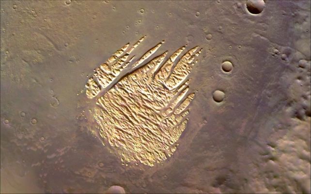 Mars from Orbit, as a "Human" would see it...by Don Davis (5)
This color treatment is the result of a collaboration between THEMIS team members at Cornell University and space artist Don Davis, who is an expert on true-color renderings of planetary and astronomical objects. Davis began with calibrated and co-registered THEMIS VIS multi-band radiance files produced by the Cornell group. Using as a guide true-color imaging from spacecraft and his own personal experience at Mt. Wilson and other observatories, he performed a manual color balance to display the spectral capabilities of the THEMIS imager within the context of other Mars observations. He also did some manual smoothing along with other image processing to minimize the effects of residual scattered light in the images. This image shows the bright deposit remaining on the floor of Pollack Crater.
Parole chiave: Mars from orbit - Natural Colors