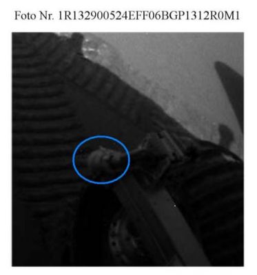 Snails? (2)
Ancora più incredibile (ed eloquente) questa immagine: ma che cosa si sta "arrampicando" sul Rover?
Parole chiave: Highly Controversial Image