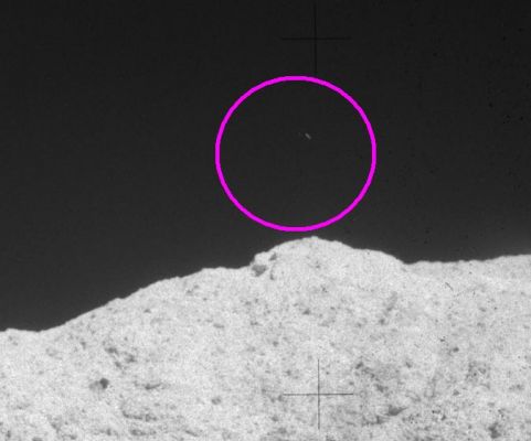 AS 16-106-17337 - Reality or manipulation?
Detail mgnf del cielo sopra il "white boulder" che è stato appena scalfitto dal martello di Charlie Duke: l'oggetto ripreso, ed a prima vista giudicato e giudicabile agevolmente come un photoartifact, appare - effettuando anche un modesto stretch dell'immagine - quale porzione intatta (che disegna una sorta di "L" capovolta e vista in versione speculare) di un frame alquanto manipolato oppure quale porzione ampiamente ed assai nettamente manipolata di un frame sostanzialmente intatto.

Nostra opinione: si tratta di un frammento intatto del cielo lunare come doveva vedersi nel frame originale.

Caption originale:"167:26:35 MT - After of Charlie's chip sample from the clast in the white boulder. He did not take a before". 
Parole chiave: Lunar Sky - Controversial