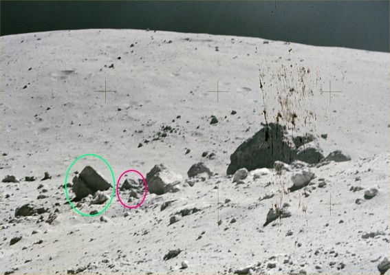 AS 16-116-18603 (HR) - Extremely Controversial Lunar "Artifacts"
Da questa coppia di particolari, individuata - ancora una volta! - dal Dr Gianluigi Barca, si può estrarre nuova linfa per due correnti di pensiero le quali, sebbene fortemente osteggiate da Lunar Explorer (e cioè Richard Hoagland - Manufatti Lunari - Civiltà Lunari Estinte e Bill Kaysing - "Moon Hoax"), difronte a simili evidenze acquisiscono, quasi automaticamente, una propria "dignità" (dobbiamo ammetterlo, anche se "ci costa", se non altro per una questione di onestà intellettuale).

Cerchiatura Verde: roccia (anzi no: diciamo 'oggetto') a forma squadrata, apparentemente liscio, con angoli smussati e profilo regolare, il quale presenta un rilievo, visibile sulla sua Dx (Sx dell'Osservatore), che pare assomigliare ad una sorta di staffa. Da notare che detta "staffa" avvolge l'oggetto, ma NON è a diretto contatto con la sua superficie (un elevato ingrandimento mostra che la staffa non poggia sul corpo principale);

Cerchiatura Fucsia: un'autentica Anomalìa di Superficie. Si tratta di una struttura colonnare regolare, la cui pianta ci mostra - anche senza fare ingrandimenti - l'esistenza di una zigrinatura/dentellatura sui bordi ed un "perno" centrale. 
Questa descrizione, ci preme sottolinearlo, NON è un'interpretazione di tipo speculativo: è il prodotto di una semplice osservazione che OGNUNO di VOI può fare.

Eccezionale il lavoro del Dr Barca.
Parole chiave: Lunar Surface - Extremely Controversial