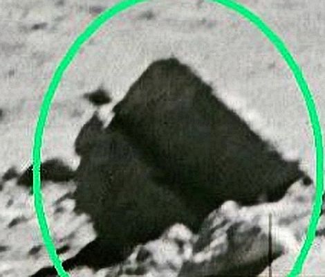 AS 16-116-18603 - The "Artifacts" (1)
nessun (ulteriore) commento
Parole chiave: Lunar Surface - Extremely Unusual Surface Feature - Possible Artifact