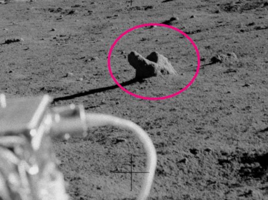 AS 17-136-20784 (HR) - Another strange "boulder"...
nessun commento
Parole chiave: Lunar Surface - Extremely Unusual Surface Feature