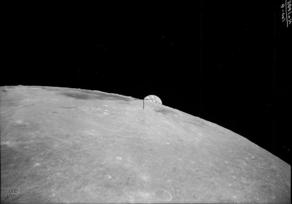 Lunar Limb and setting Earth, from ZOND-8 (2)
nessun commento
Parole chiave: The Earth from Space