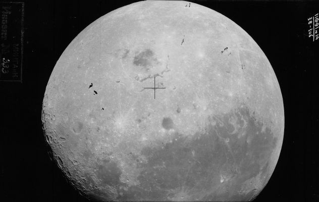 Magnificent "Gibbous Moon", from ZOND-8 (2)
nessun commento
Parole chiave: The Moon from Space